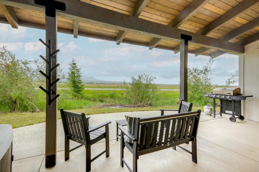 Hot Tub and Deck at Red Lodge Retreat - Image 4