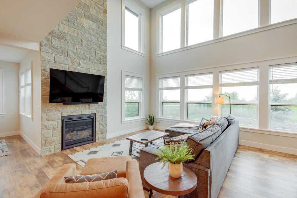 Hot Tub and Deck at Red Lodge Retreat - Image 5