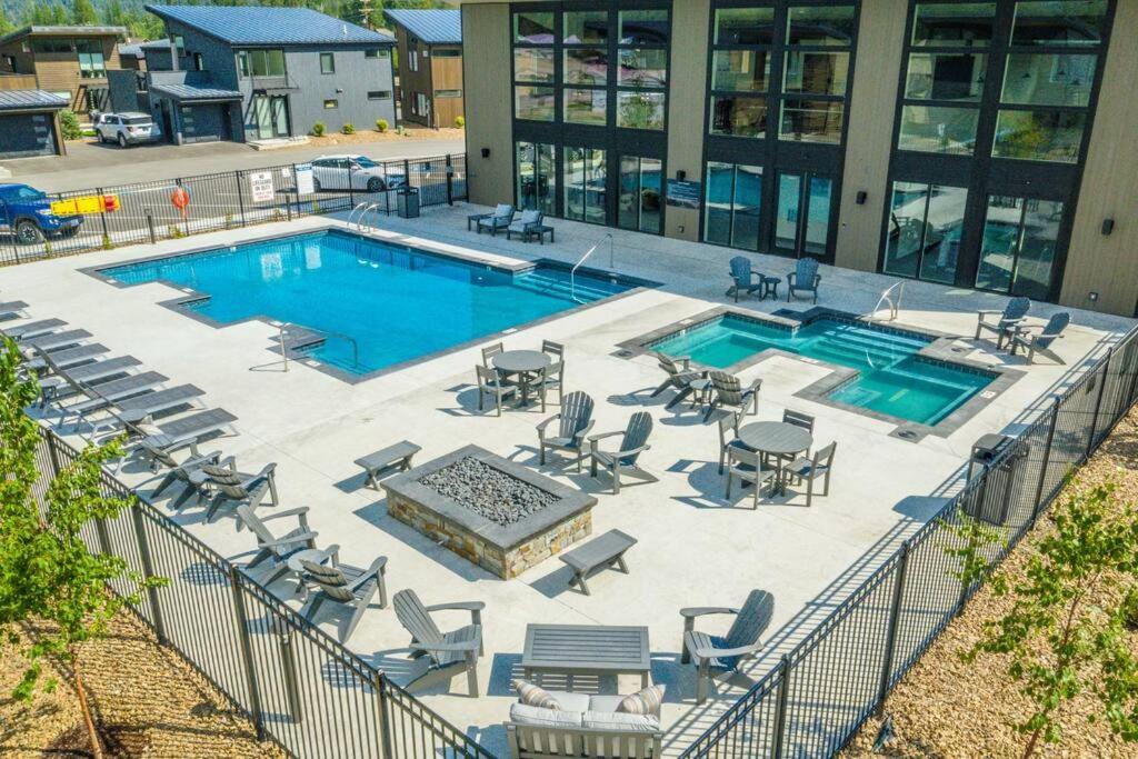 Mountain View Retreat at The Quarry - Sleeps 10!