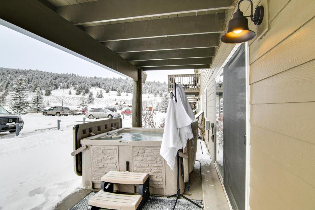 Hot Tub (Jacuzzi) - Photo 3