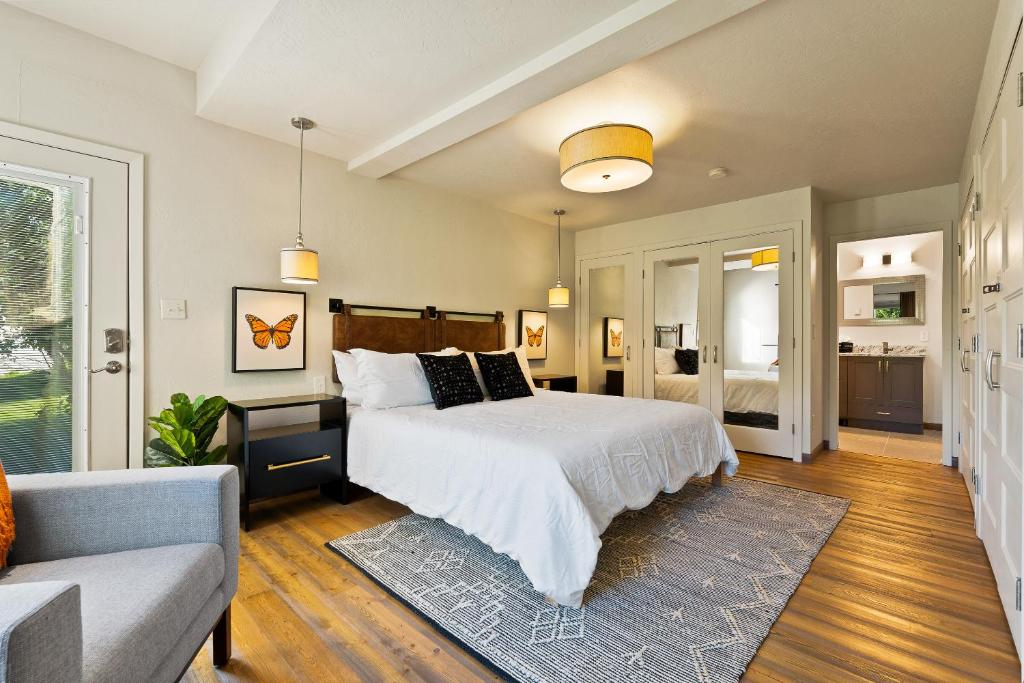 Lux Fly-Fishing Haven near Glacier Park - Hot Tub - Image 7