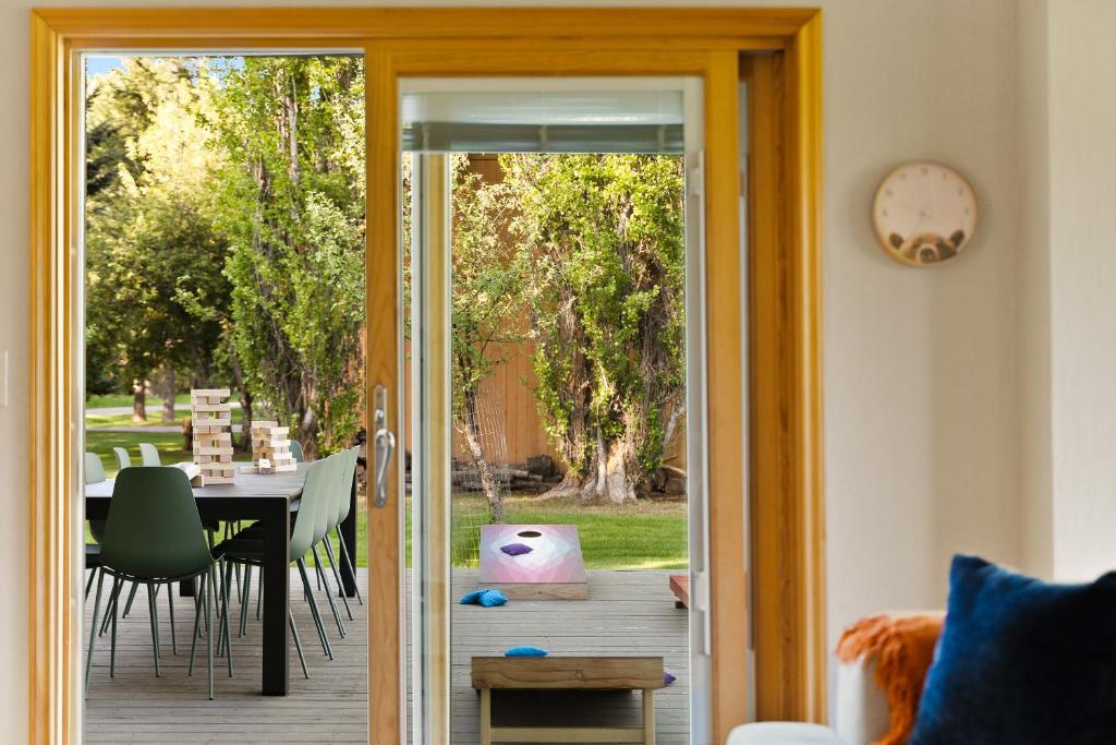 Lux Fly-Fishing Haven near Glacier Park - Hot Tub - Image 8