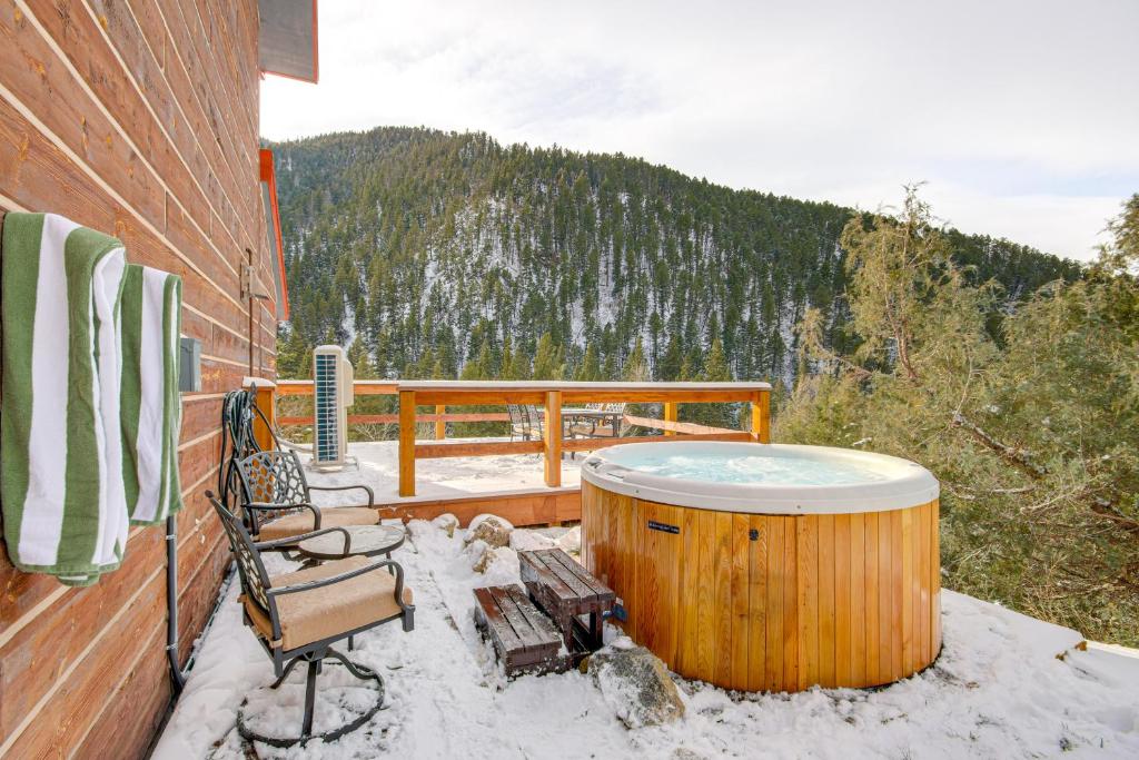 Hot Tub (Jacuzzi) - Photo 2