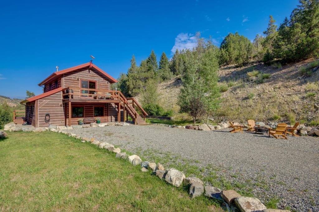 Secluded Livingston Retreat with Deck and Fire Pit! - Image 6