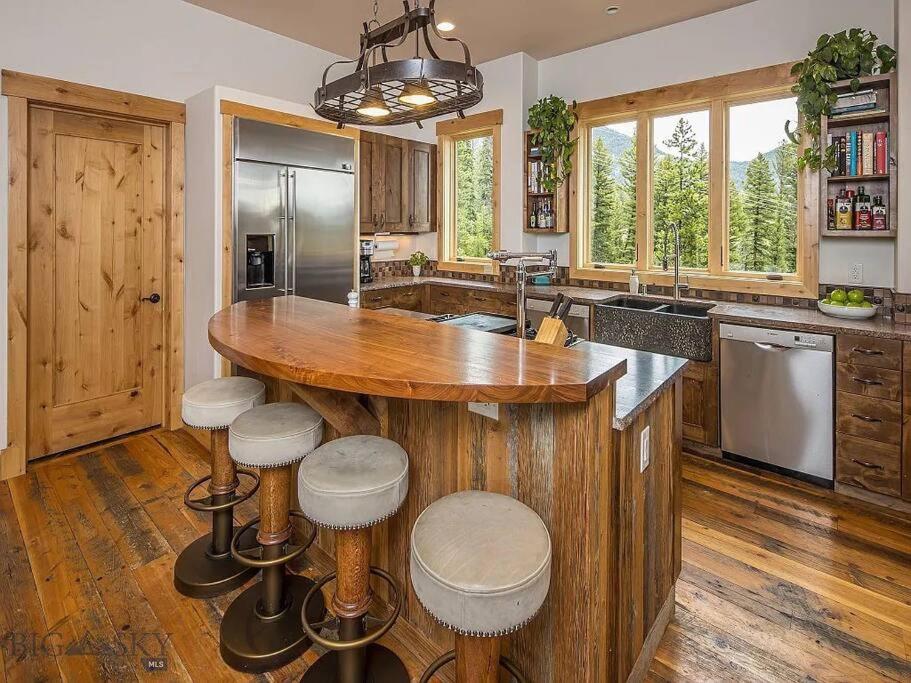 Luxury Mountain Retreat - Image 4