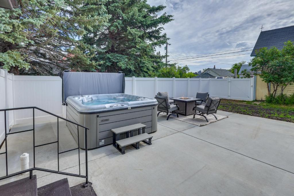 Hot Tub (Jacuzzi) - Photo 2