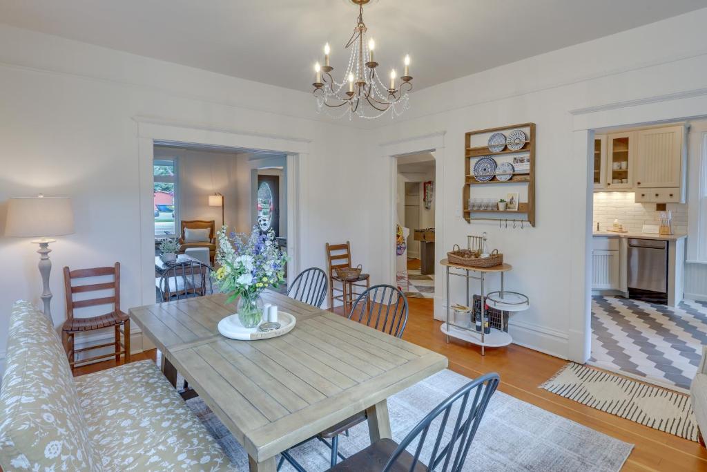 Stunning Red Lodge House with Hot Tub Walk to Town - Image 4