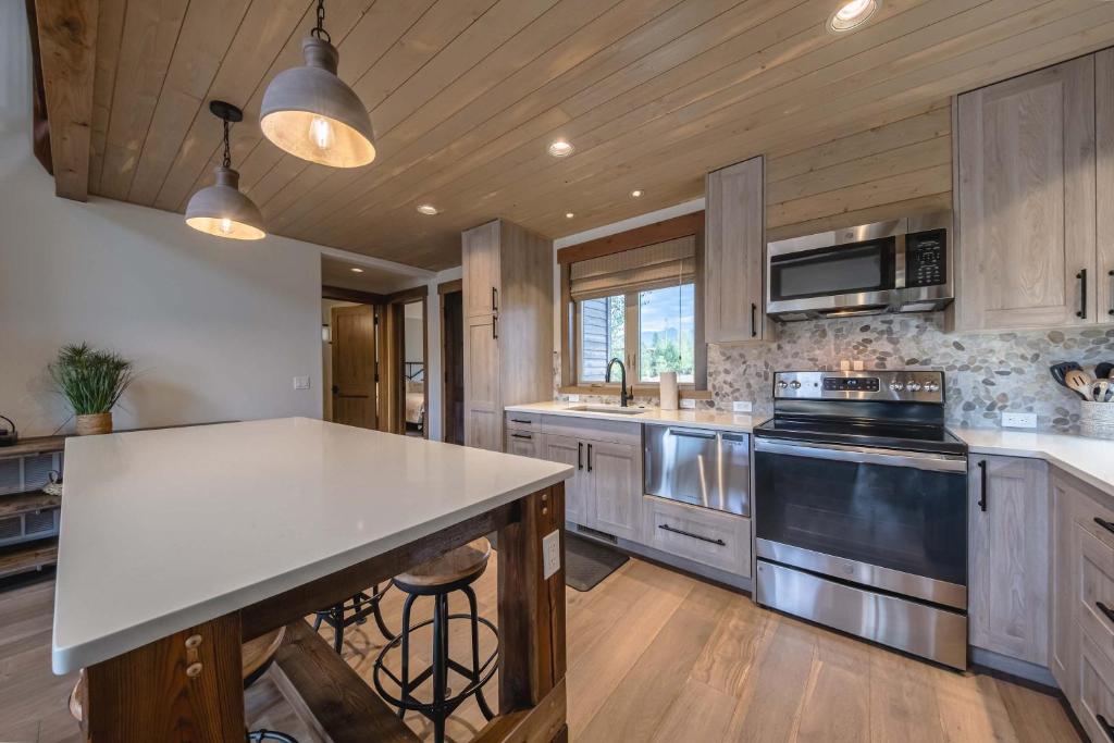 Getaway at the Wilderness Club - Image 5