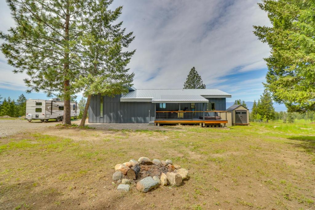 Hot Tub and Views Sunset Valley Retreat in Eureka - Image 6