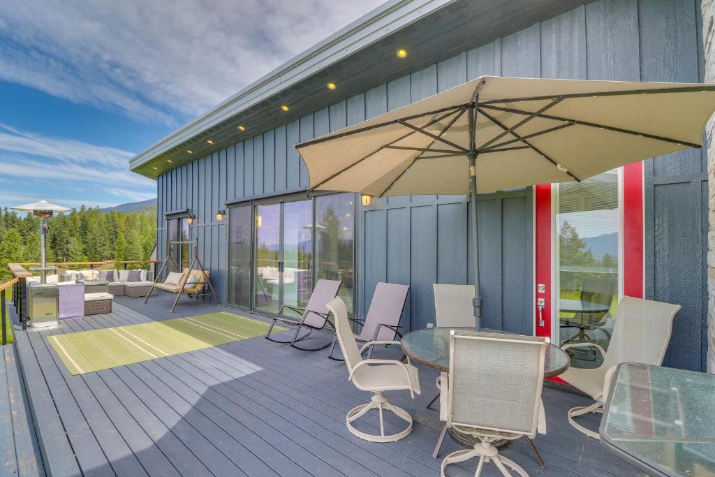 Hot Tub and Views Sunset Valley Retreat in Eureka