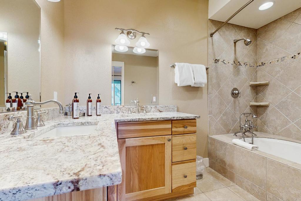 Hot Tub (Jacuzzi) - Photo 5