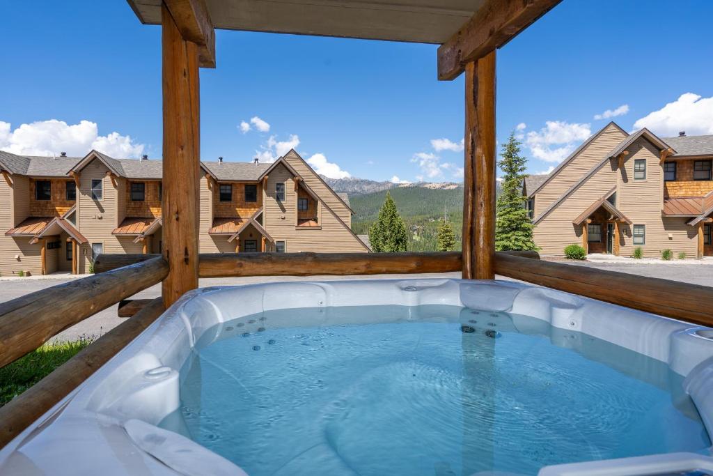 Hot Tub (Jacuzzi) - Photo 2