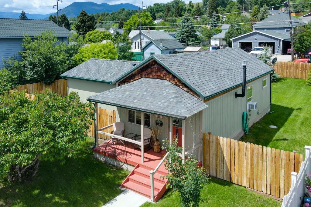 Red Lodge Retreat with Hot Tub 3 Blocks to Downtown