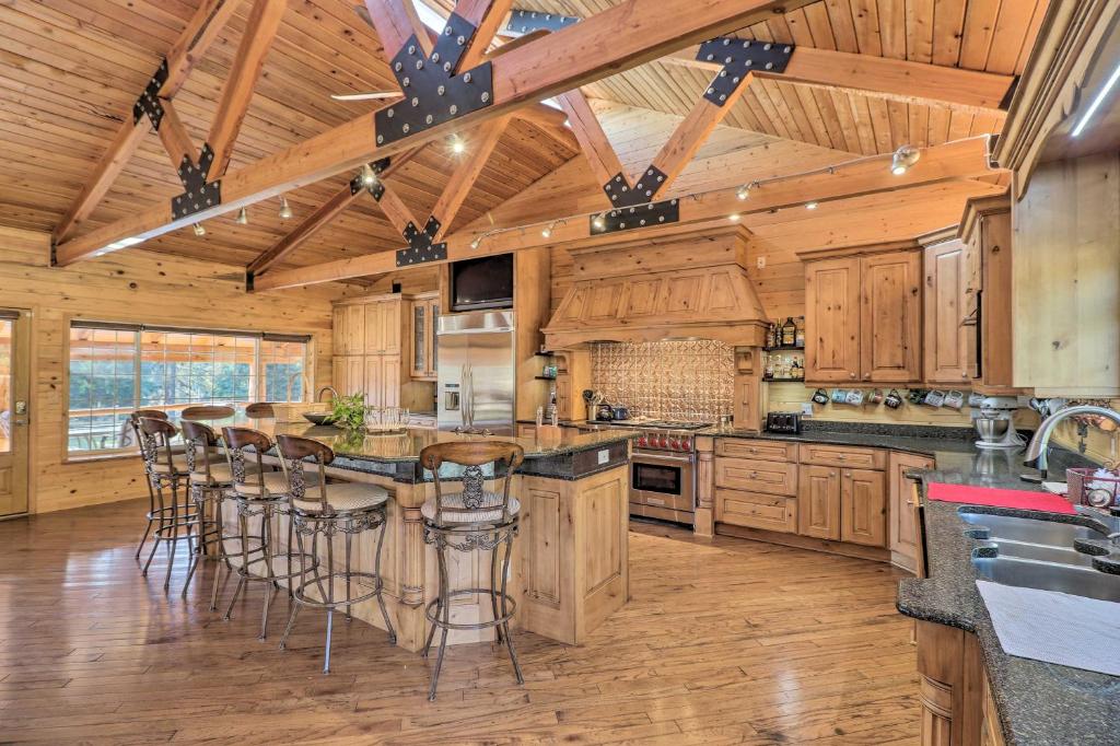 Stunning Montana Retreat Hot Tub, On-Site Hiking! - Image 4