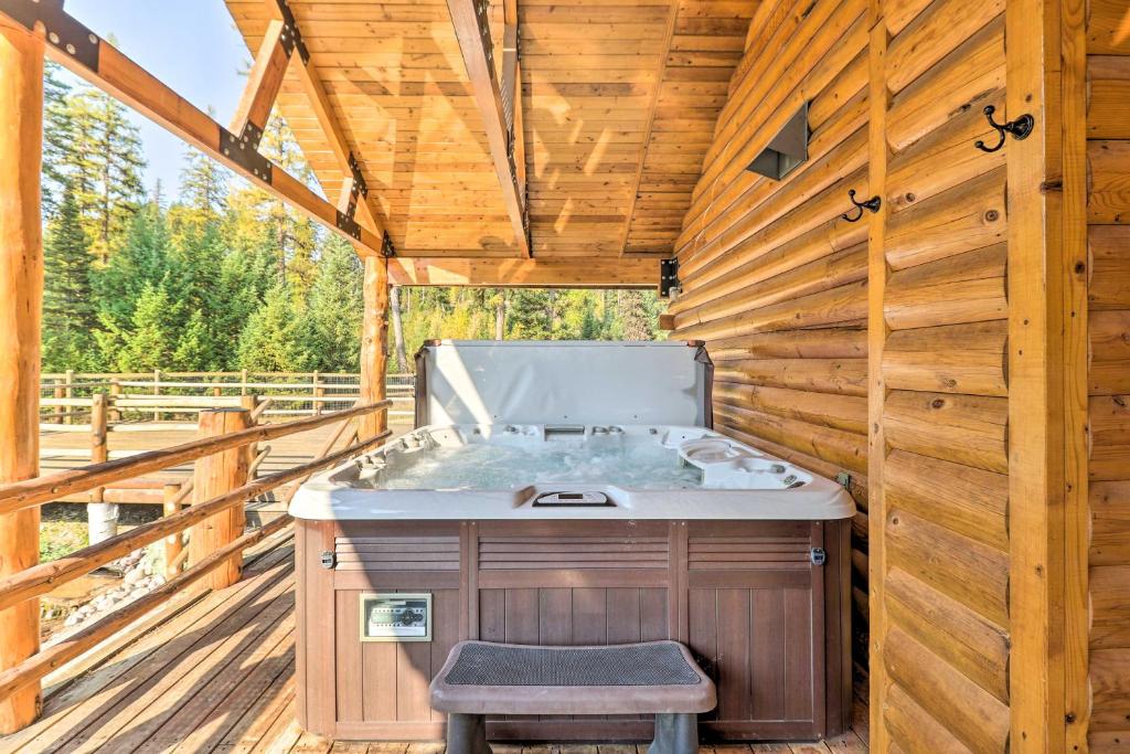 Stunning Montana Retreat Hot Tub, On-Site Hiking!