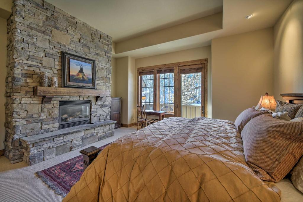 Stunning Ski-InandSki-Out Penthouse Condo with Hot Tub - Image 7