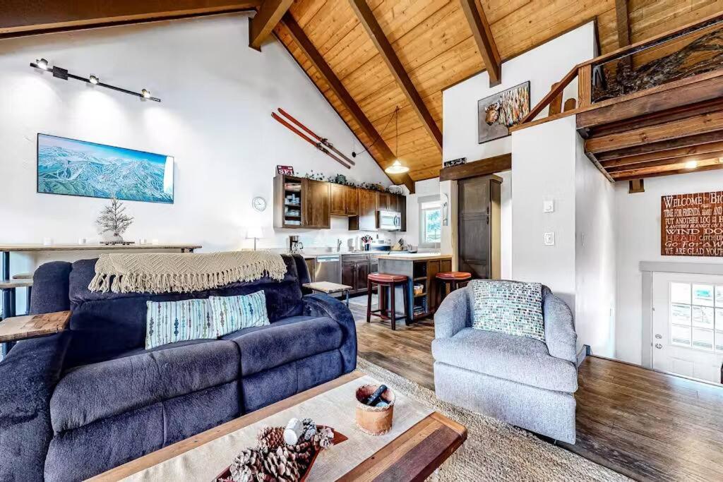 Cozy Condo Scenic Balcony Adjacent Golf Course