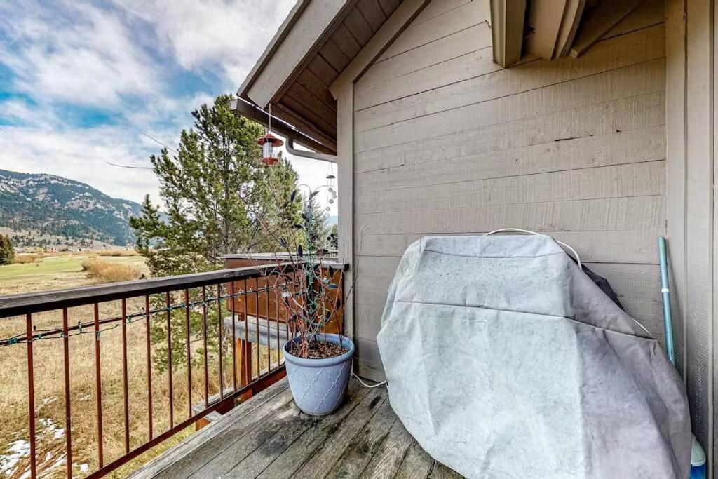 Cozy Condo Scenic Balcony Adjacent Golf Course