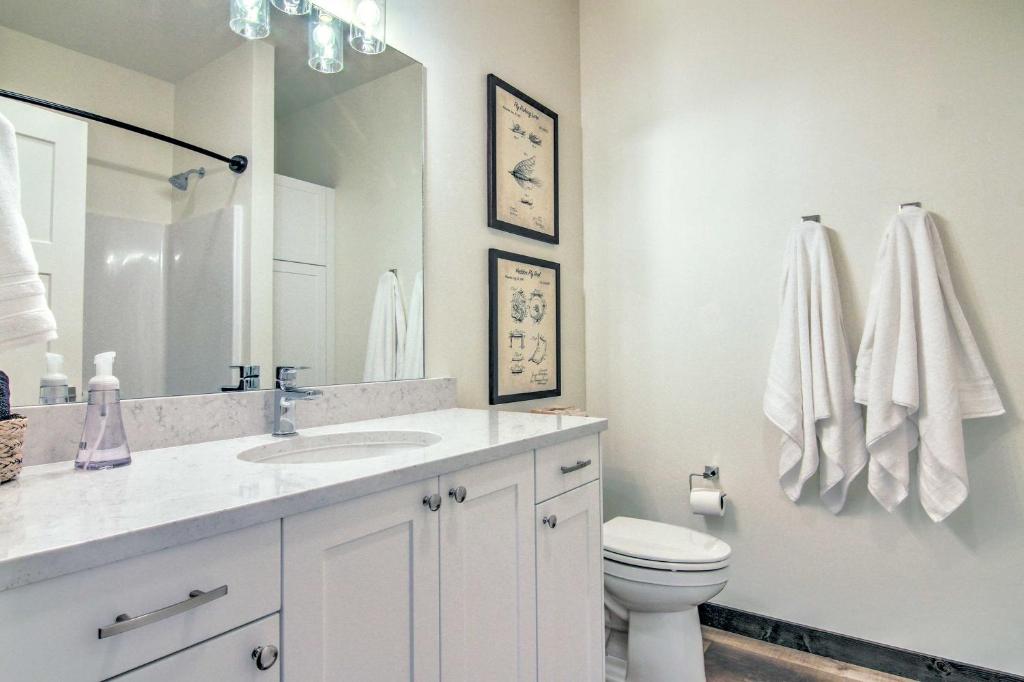 Modern Bozeman Family Townhome with Hot Tub! - Image 8