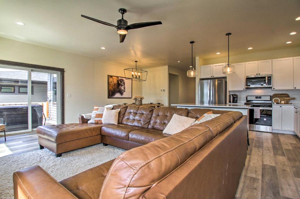 Modern Bozeman Family Townhome with Hot Tub! - Image 4