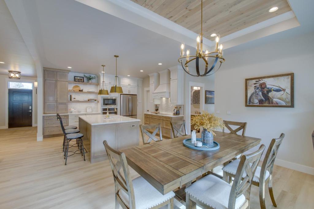 Red Lodge Home with Private Hot Tub and Fire Pit! - Image 4