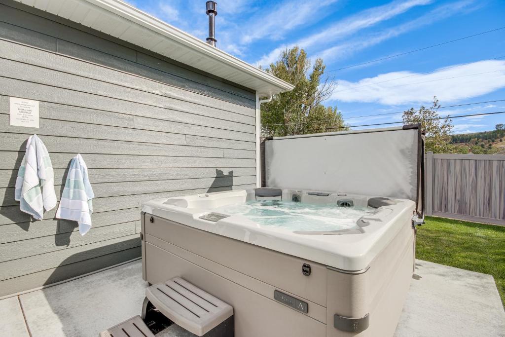 Hot Tub (Jacuzzi) - Photo 5