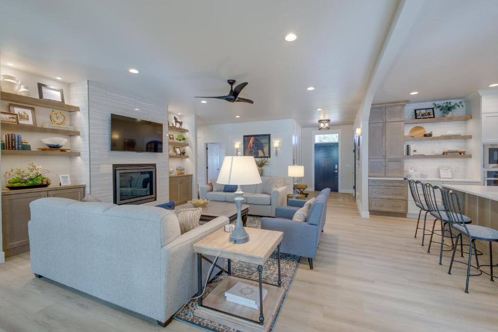 Red Lodge Home with Private Hot Tub and Fire Pit! - Image 5