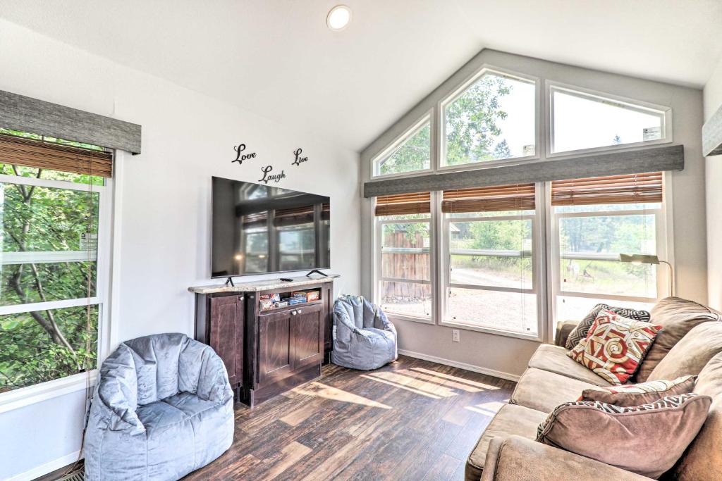 Eureka Tiny Home with Hot Tub and Community Beach! - Image 5