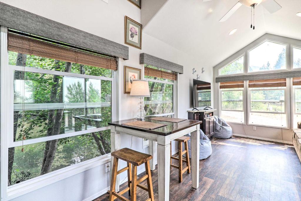 Eureka Tiny Home with Hot Tub and Community Beach! - Image 4