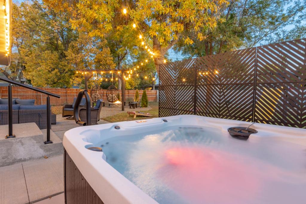 Hot Tub (Jacuzzi) - Photo 3