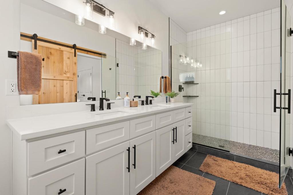 Elevated Quarry Quarters - Image 8