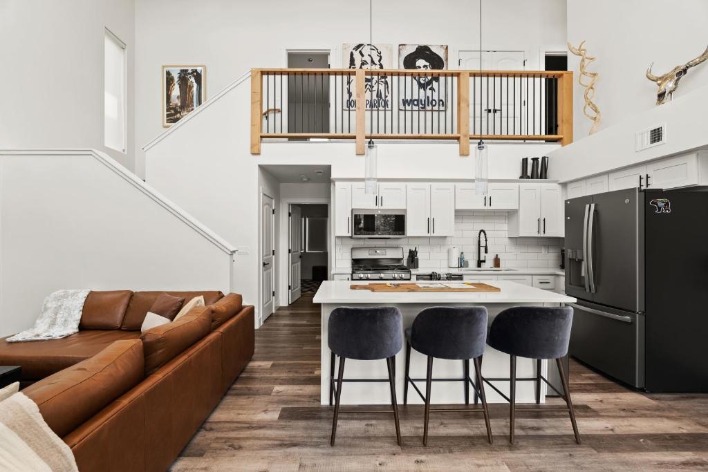 Elevated Quarry Quarters - Image 4