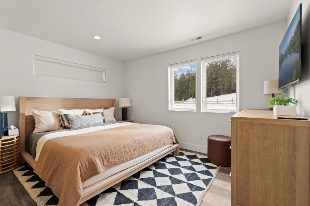 Elevated Quarry Quarters - Image 7