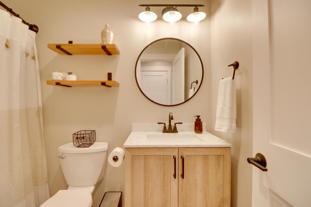 Lakeside Cabin Retreat with Private Hot Tub! - Image 8