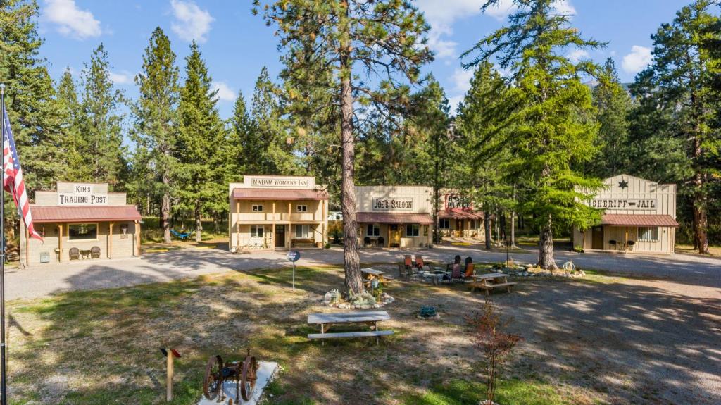 Fort Williamson Glacier Vacation Rentals