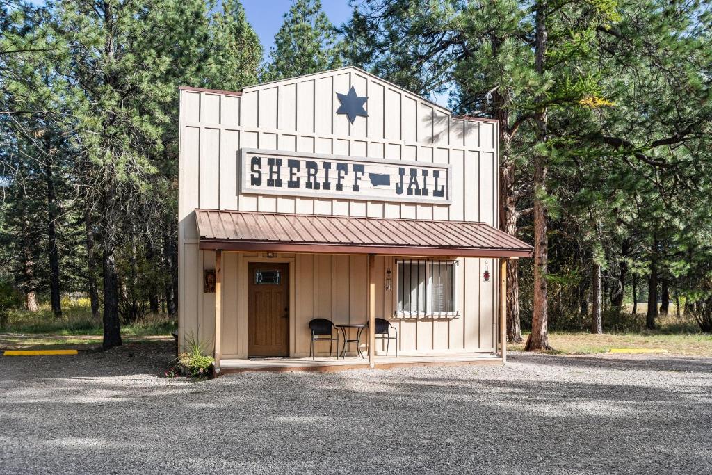 Fort Williamson Glacier Vacation Rentals - Image 6