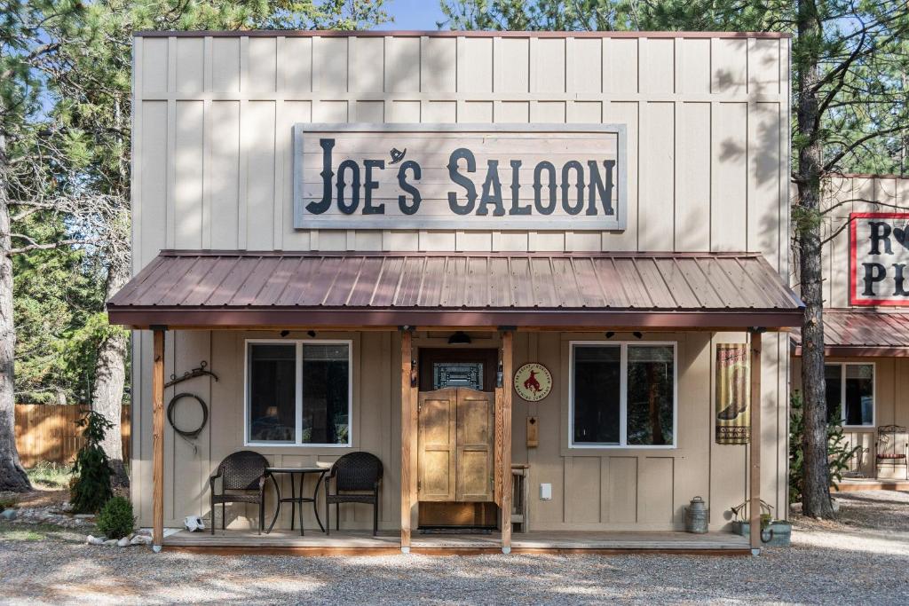 Fort Williamson Glacier Vacation Rentals - Image 4