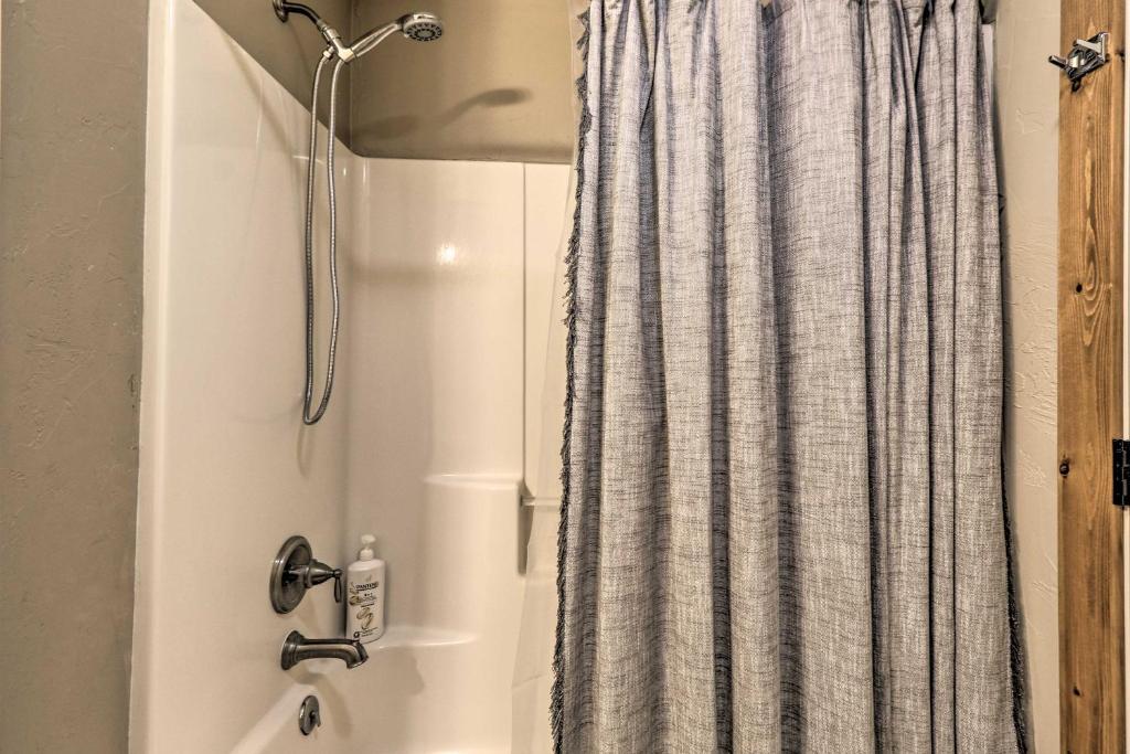 Hot Tub (Jacuzzi) - Photo 3