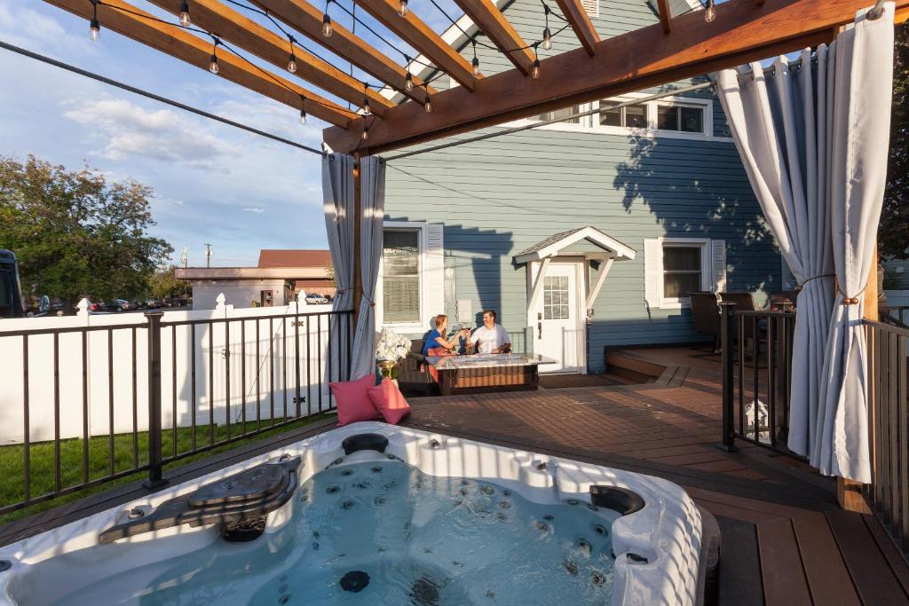 Hot Tub (Jacuzzi) - Photo 3