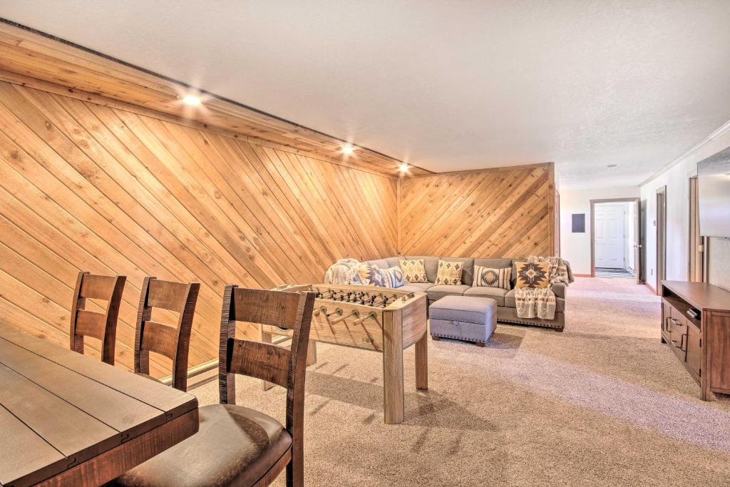 Stunning Gallatin Gateway Mountain Retreat! - Image 7