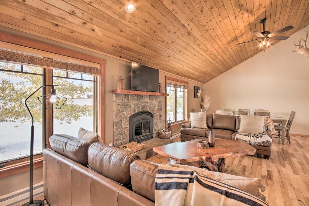 Stunning Gallatin Gateway Mountain Retreat! - Image 5