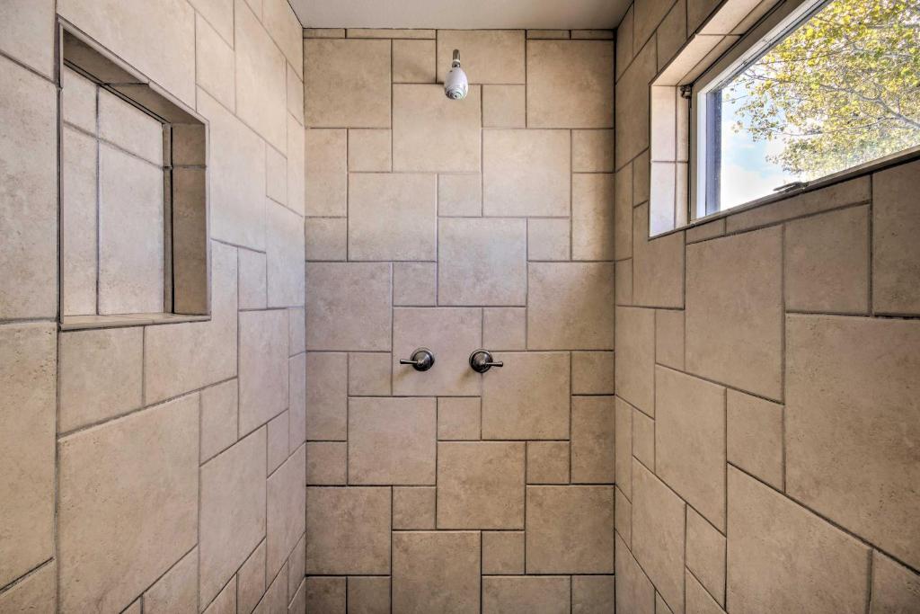 Stunning Gallatin Gateway Mountain Retreat! - Image 8