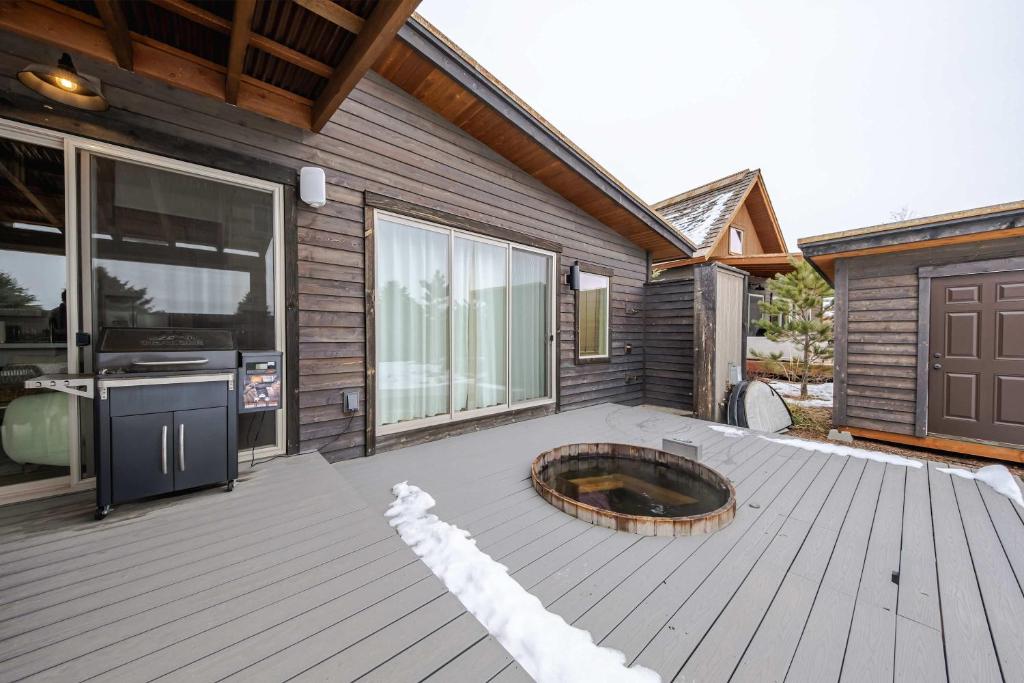 Hot Tub (Jacuzzi) - Photo 4