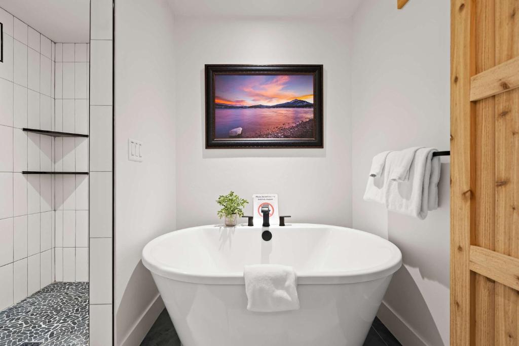 Hot Tub (Jacuzzi) - Photo 2