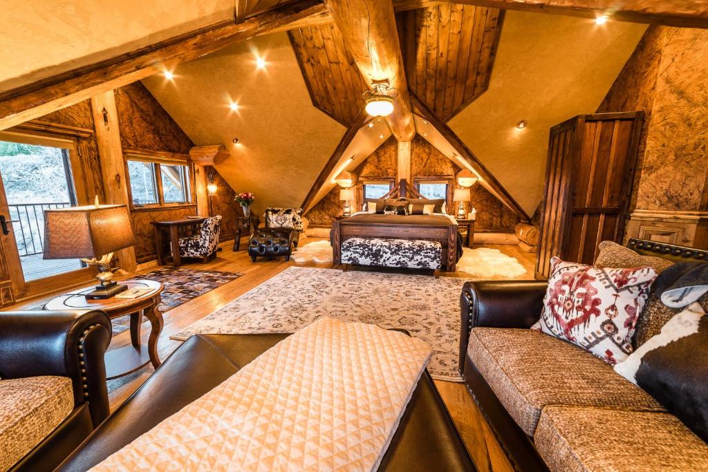 Coyote Bluff Estate - Image 5