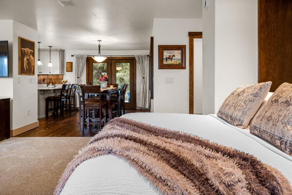 Coyote Bluff Estate - Image 7