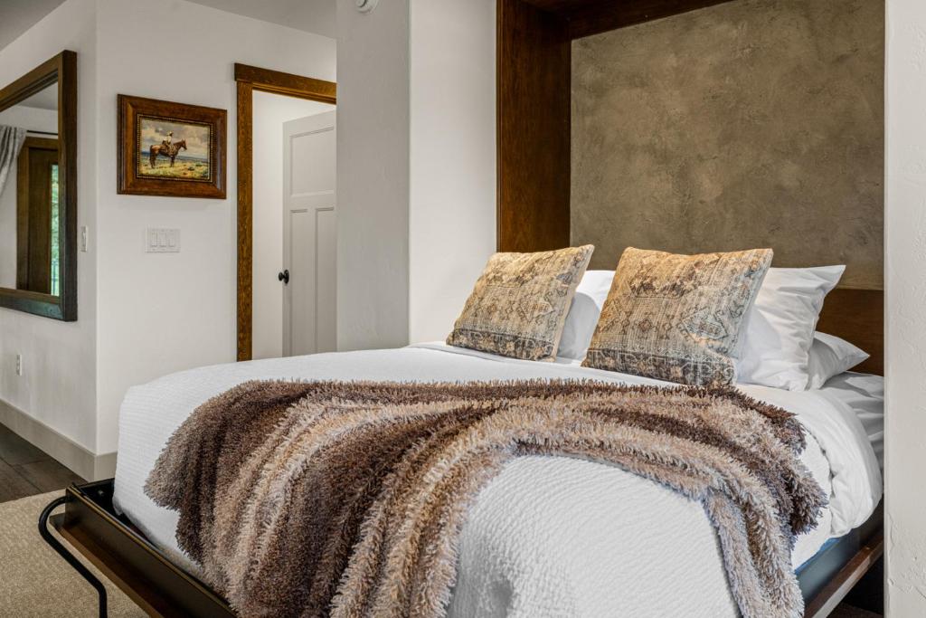 Coyote Bluff Estate - Image 8