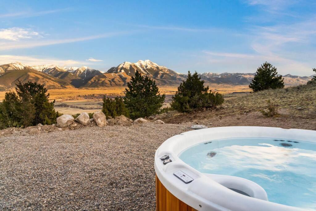 Hot Tub (Jacuzzi) - Photo 3