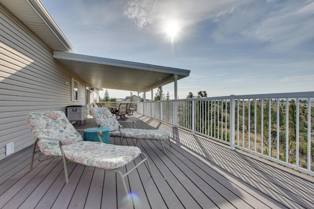 Spacious Canyon Ferry Lake House with Bar and Views! - Image 6