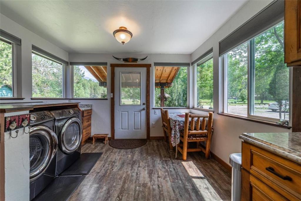 Glacier Homestead - Image 7